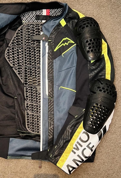 春夏新作】K-2438 エアーコンテンドジャケット入荷のお知らせ