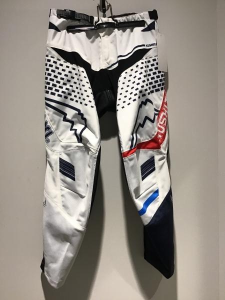 新商品ムーブオフロードパンツ入荷のお知らせ：KUSHITANI横浜店