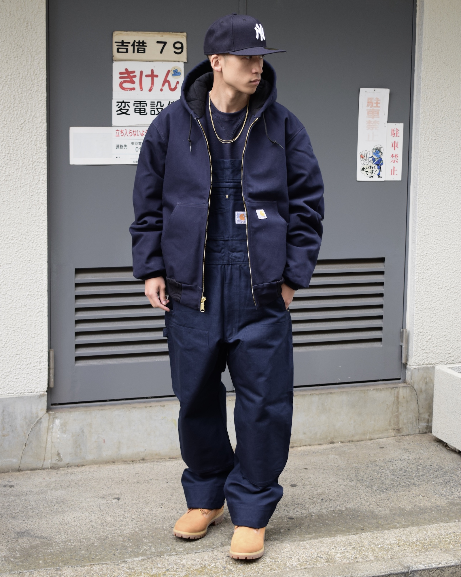 Carhartt Navy | the Apartment