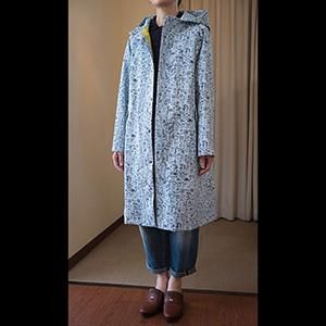 ミナペルホネン letter of flower レインコート (us 6488) light blue