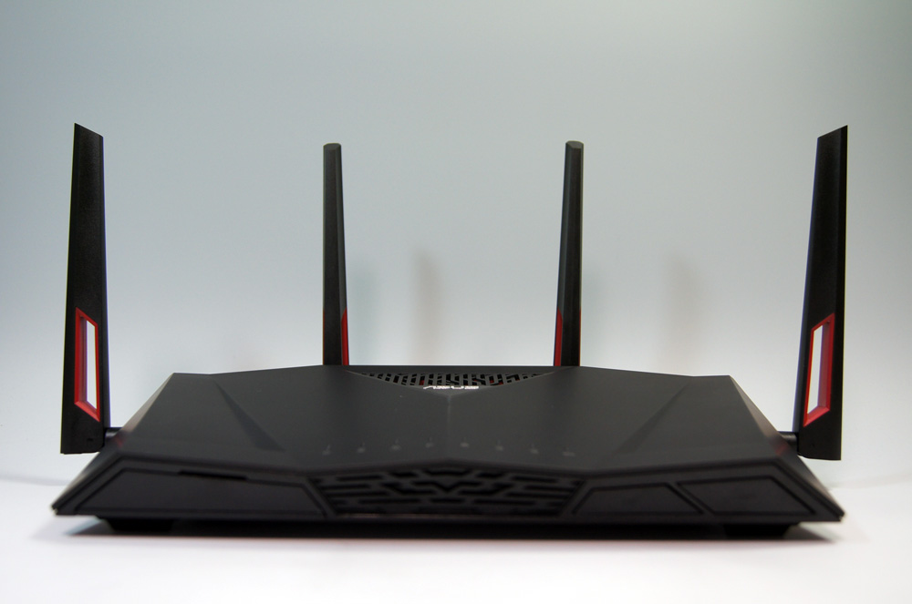 清水理史の「イニシャルB」】 ゲーマーも満足の超高速無線LANルーター