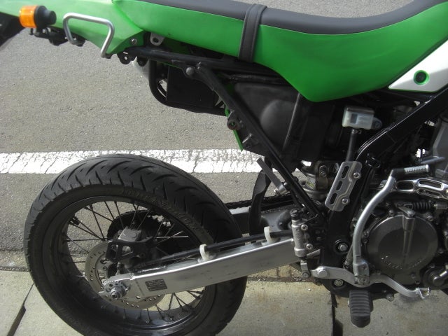 DトラッカーにKXマフラー装着 | ARAKIMC