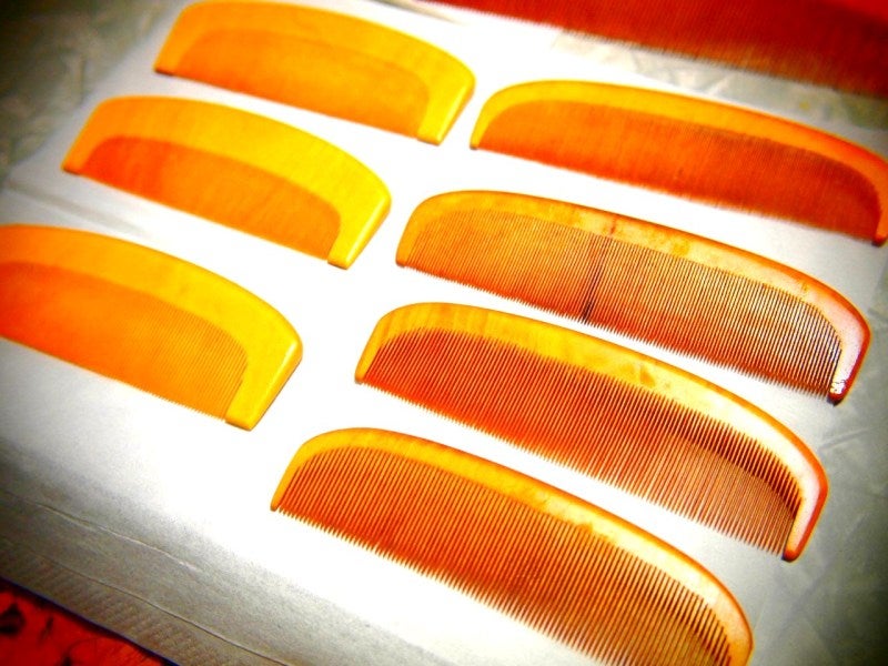 つげ櫛職人の神 廣島政夫さんを訪ねる(大宮 広島つげ櫛店） | Lilyさん