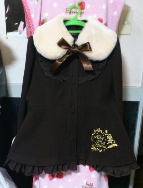 A/P ﾌｪｻﾞｰﾛｰｽﾞ刺繍のｼｮｰﾄｺｰﾄ | ストロベリィ シロップ＊