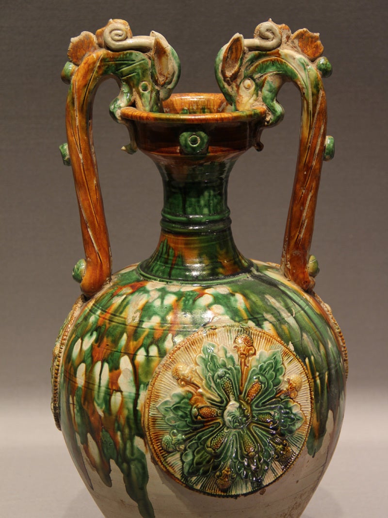 唐三彩の名品紹介～「重文 三彩貼花龍耳瓶」（東京国立博物館） | 美術