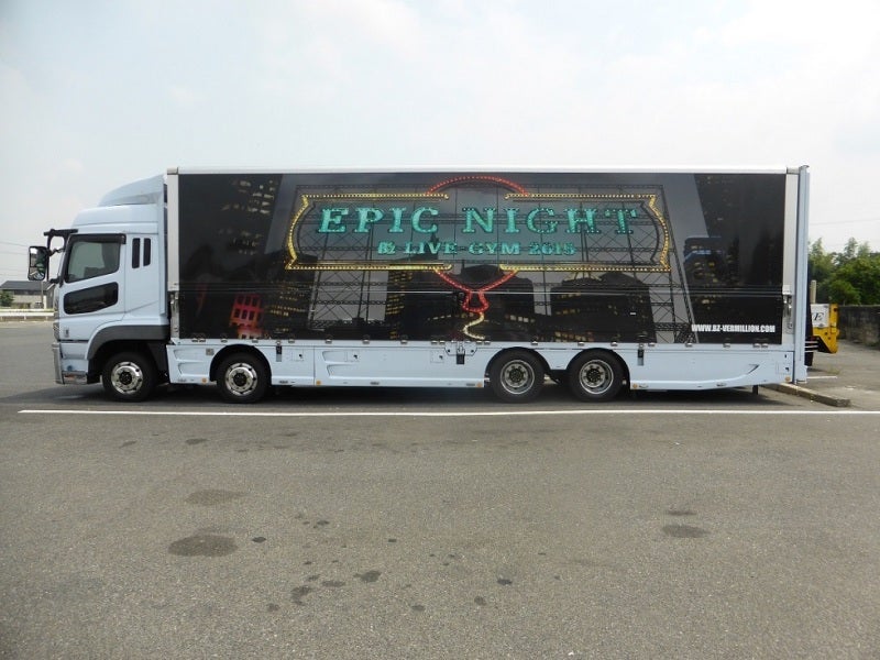 B'z のツアートラックに遭遇！！ | 「とげまるな日々」