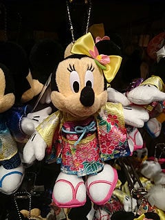 着物姿のミッキー＆ミニーぬいぐるみバッジ（お正月） | 東京