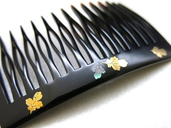 □べっ甲芝山、珊瑚櫛（くし）｜失われた伝統技法、芝山のべっ甲櫛