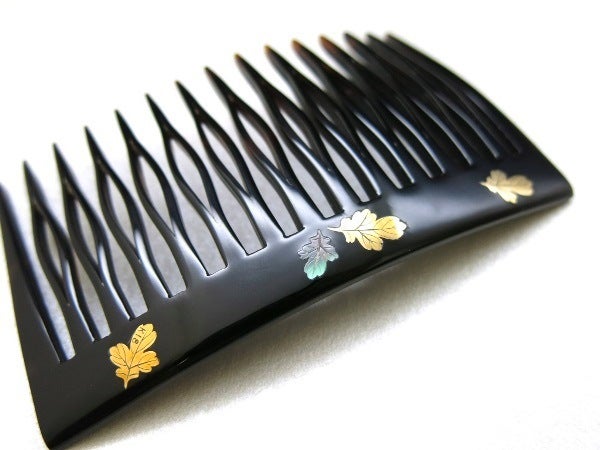 □べっ甲芝山、珊瑚櫛（くし）｜失われた伝統技法、芝山のべっ甲櫛