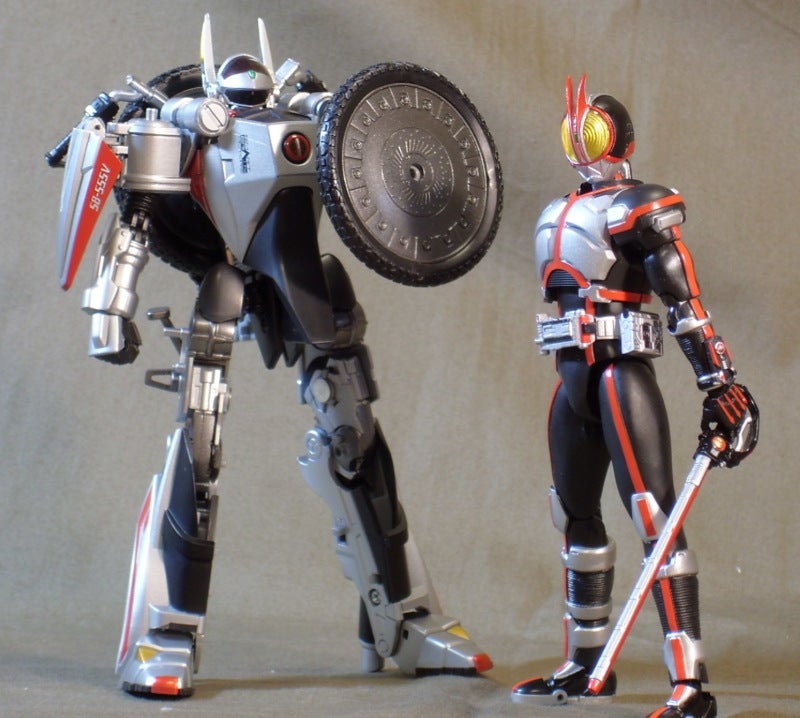 S.H.Figuarts オートバジン＆仮面ライダーファイズセット（前編