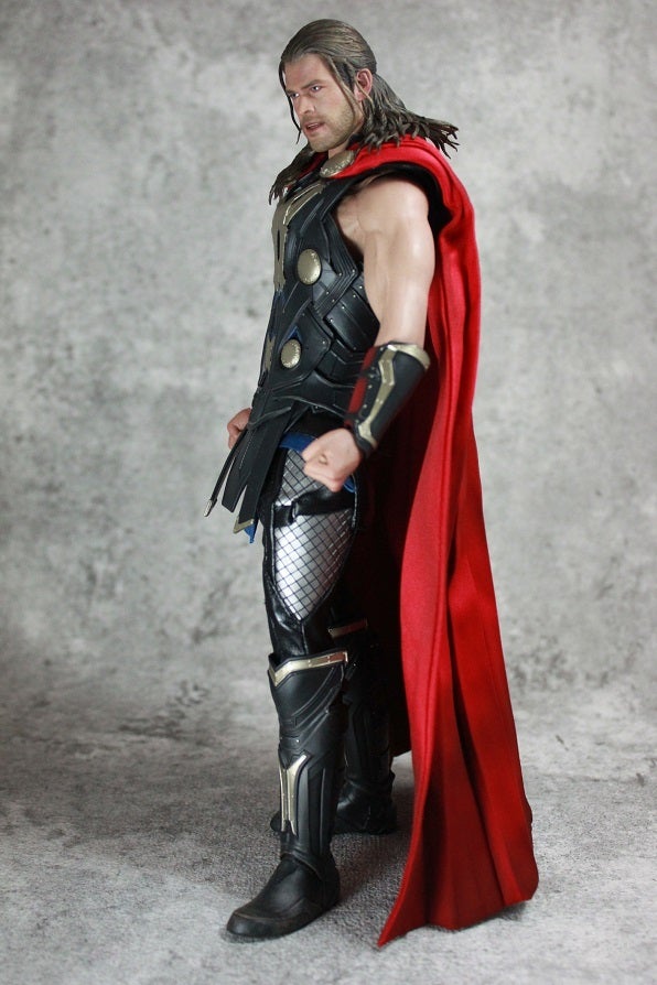 HOTTOYS THOR ダーク・ワールド ソー ライトアーマーver レビュー