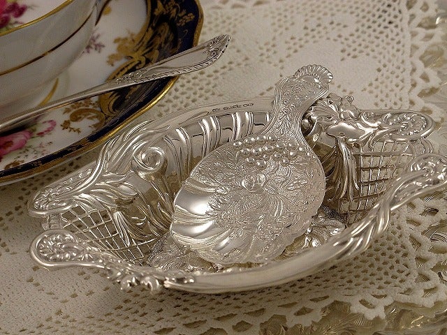 純銀のボンボンディッシュ | ロンドン発 アンティークシルバーと