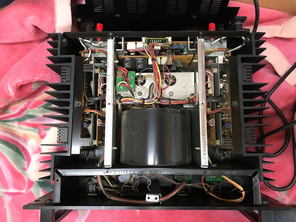 ヤマハ製PC2002パワーアンプのお掃除。 | くるまの達人