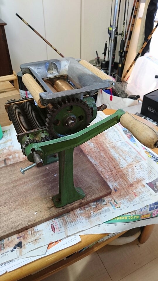 製麺道を歩く傍らに小野式製麺機 | Dフォレさんのおしなべて