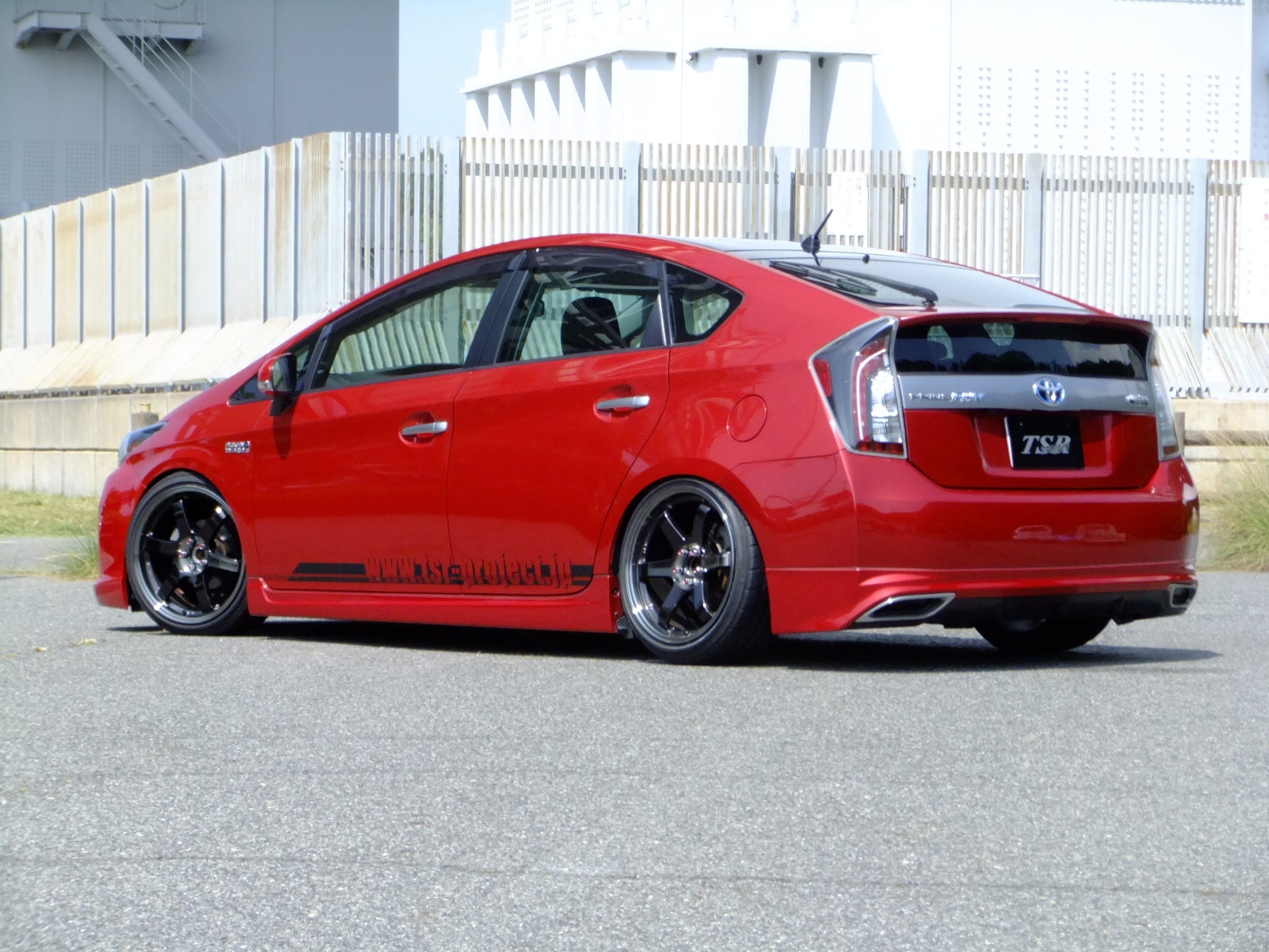 30デモカー×J-LINE】プリウスを足回りで見せる拘り仕様！！＼(^o