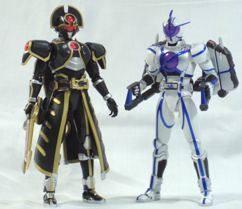 仮面ライダーサイガ⁄オーガフィギュアーツ