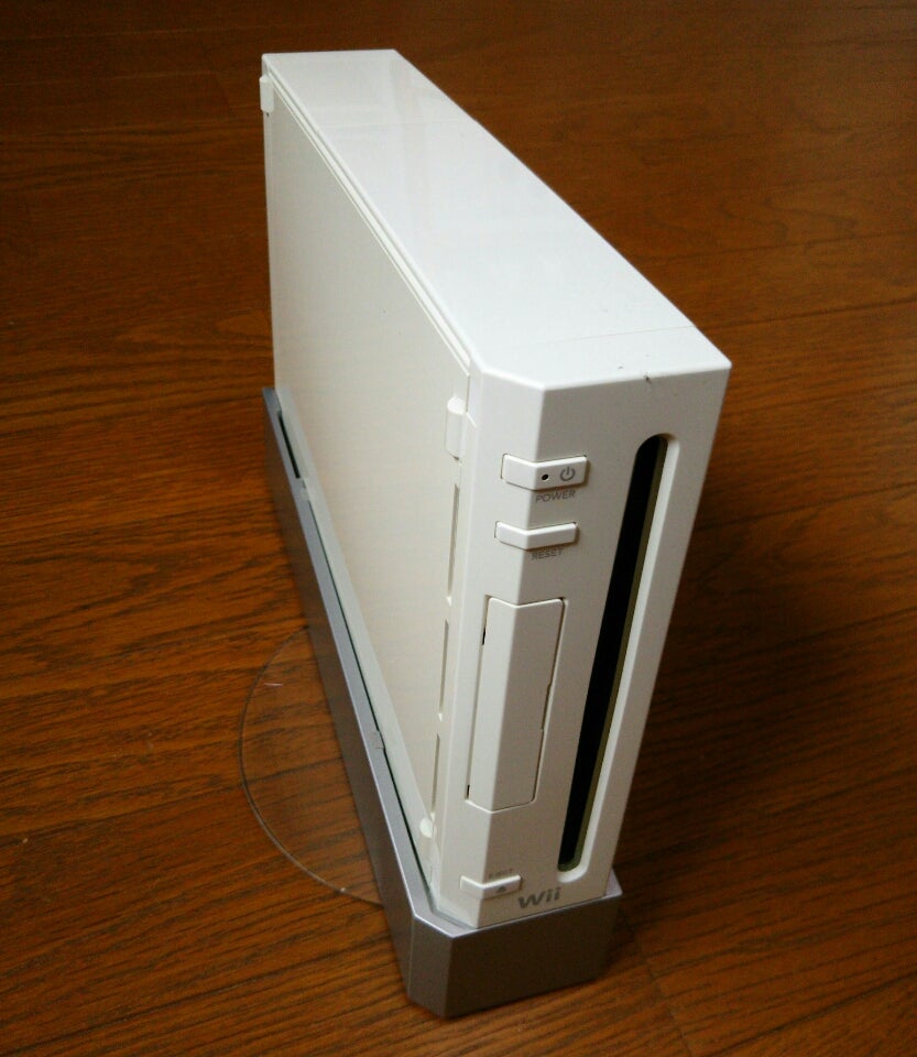 任天堂 Wii (ウィー：白) 2006年12月02日発売でした。 もう、15周年