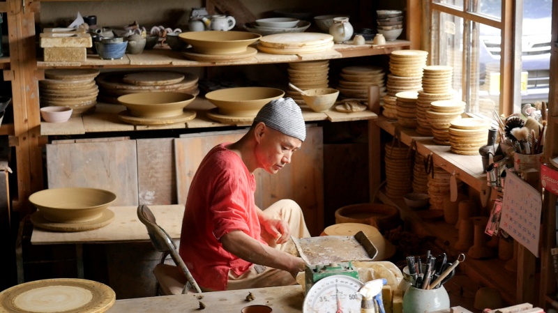 ひらかれた器”と出合う、小野哲平の個展に注目。｜Pen Online