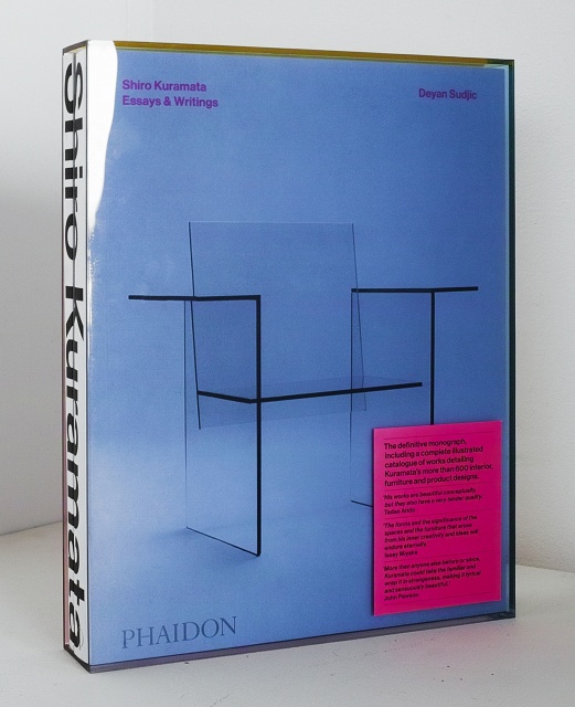 Vol.08 本自体が倉俣作品のよう！ アクリルケースに収められた2冊組