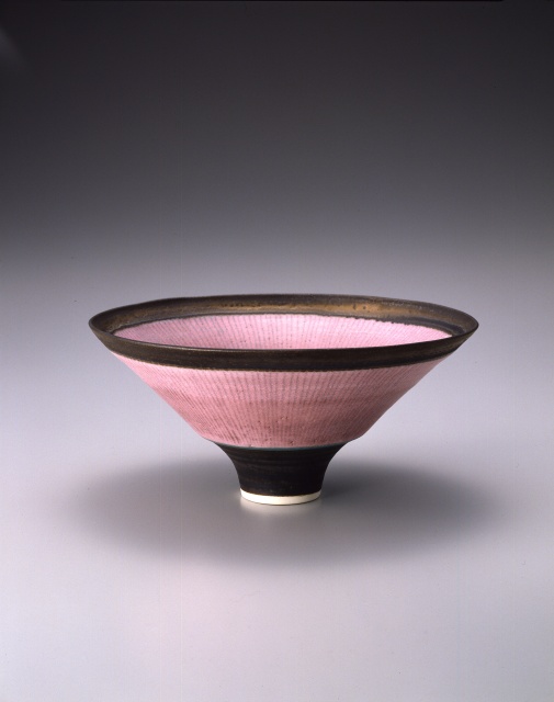 没後20年、ルーシー・リーの感動を目撃！ 完成された陶器、その