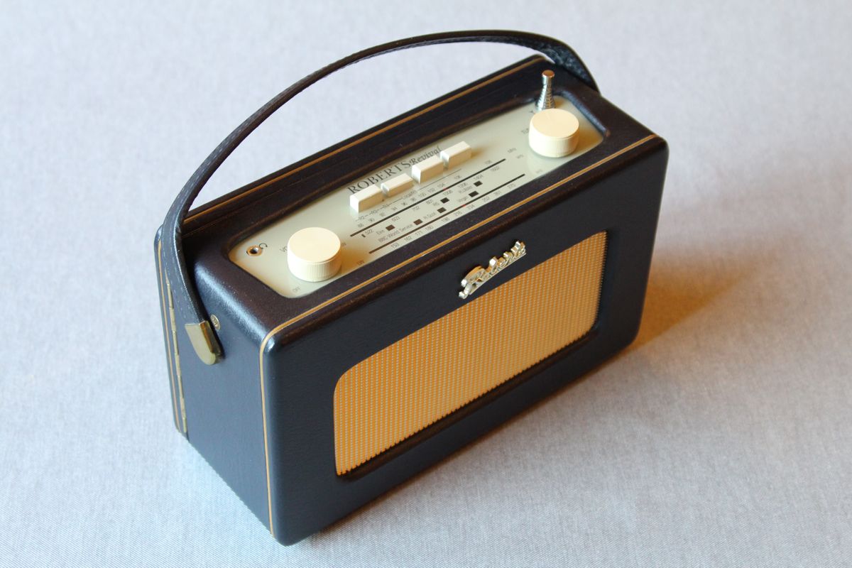 ROBERTS R250 NAVY BLUE REVIVAL RADIO - Radio Retro