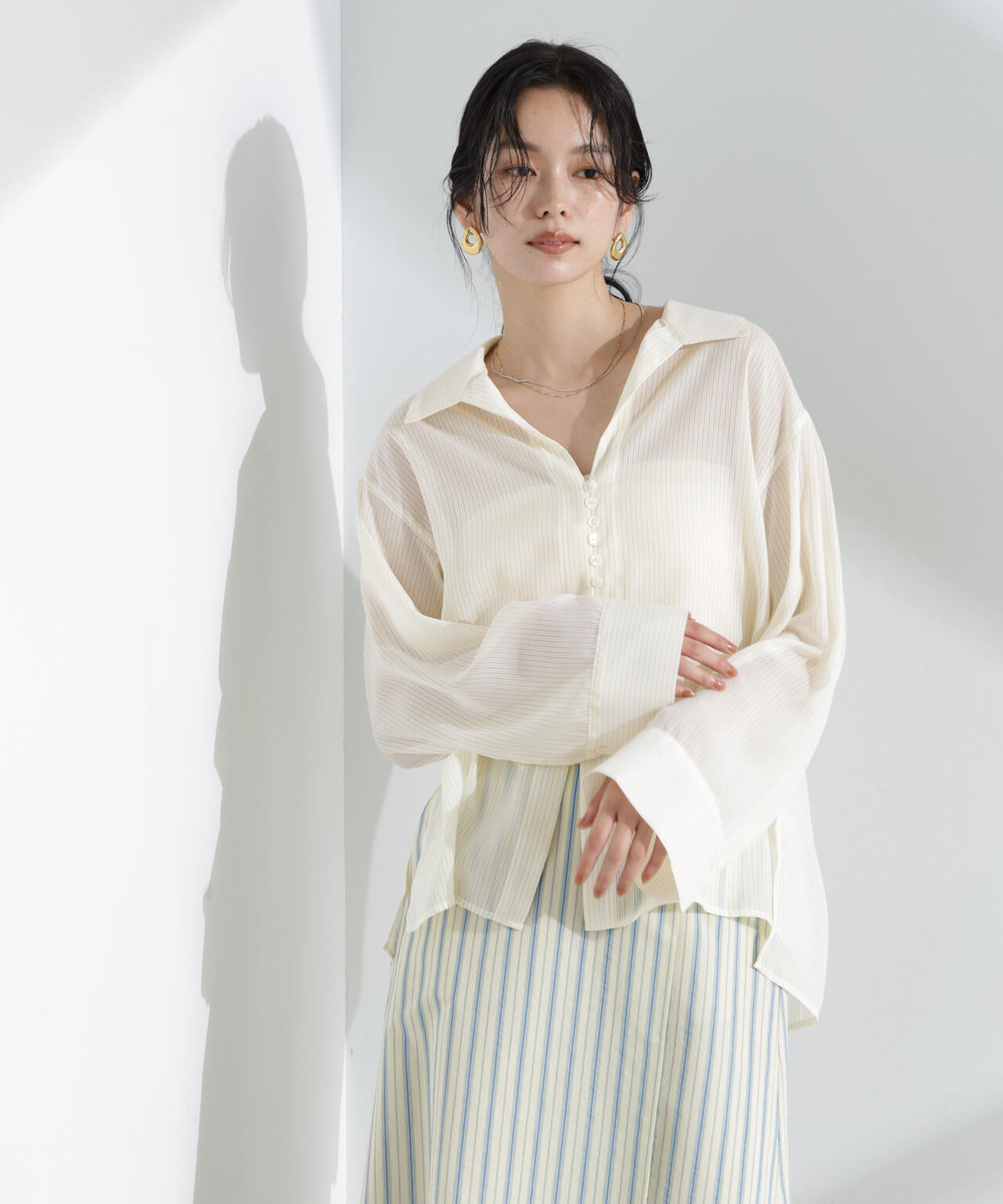 マルチボタン シアー ストライプ シャツ ( セットアップ 可)