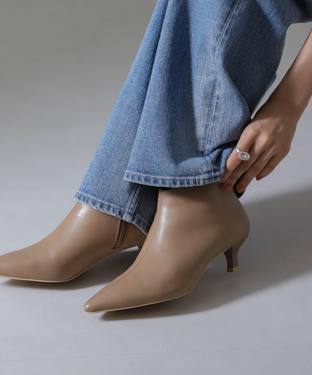 ポインテッド ショート ブーツ