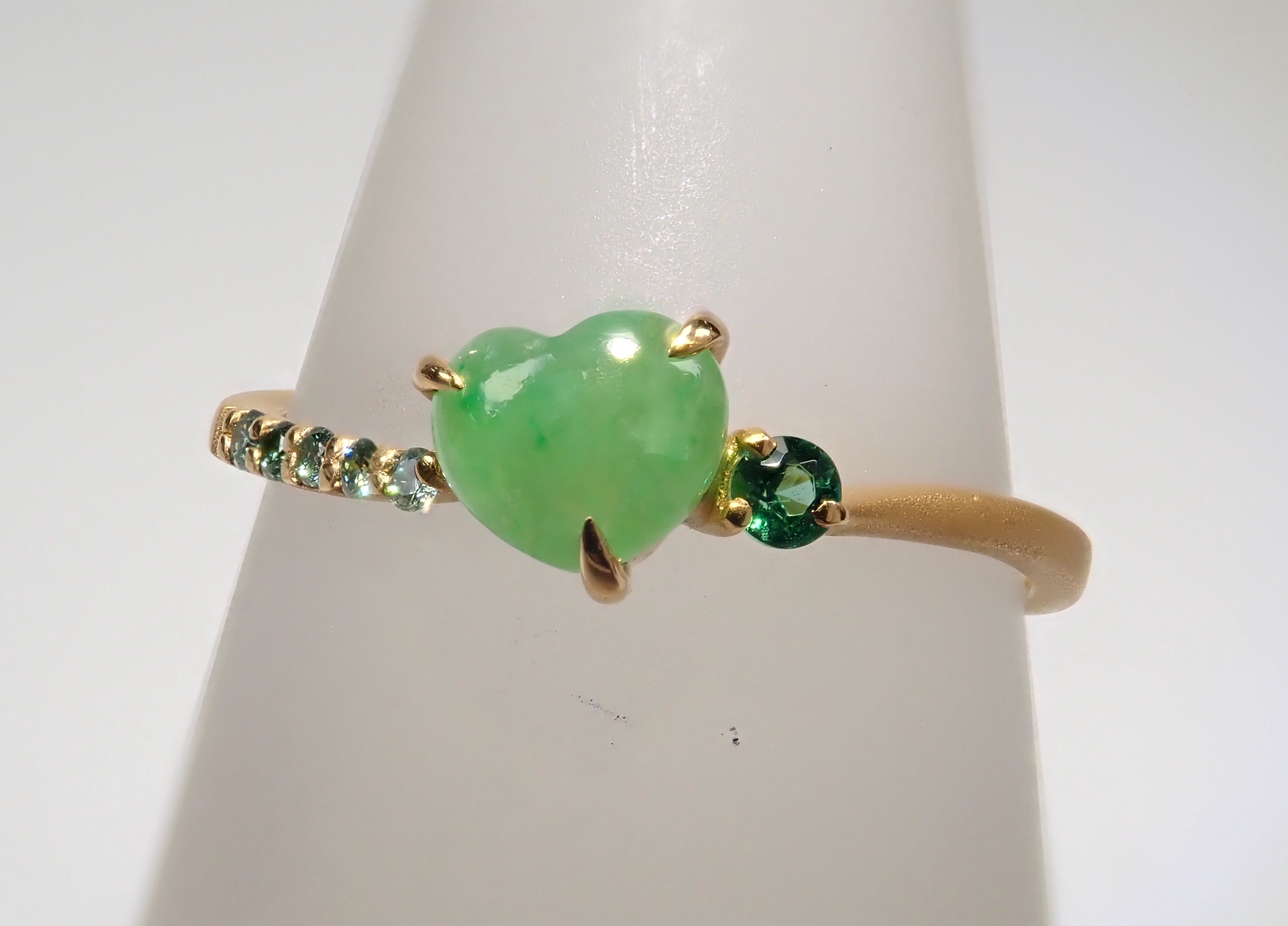 K18YG ミャンマー産翡翠（ヒスイ） 0.434ct・エメラルドリング