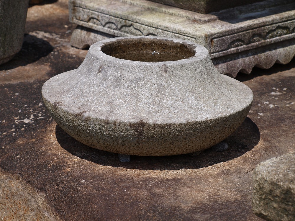 礎石水鉢の製品案内愛知県岡崎市の石灯篭・水鉢蹲など石材製品の製造