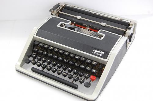 札幌レトロコレクション / Olivetti/Lettera DL/英文タイプライター
