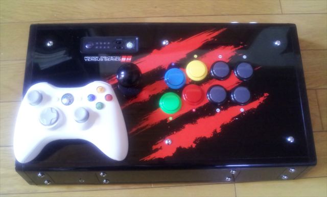 Mad Catz製の静音スティック Arcade FightStick Versus Series SH