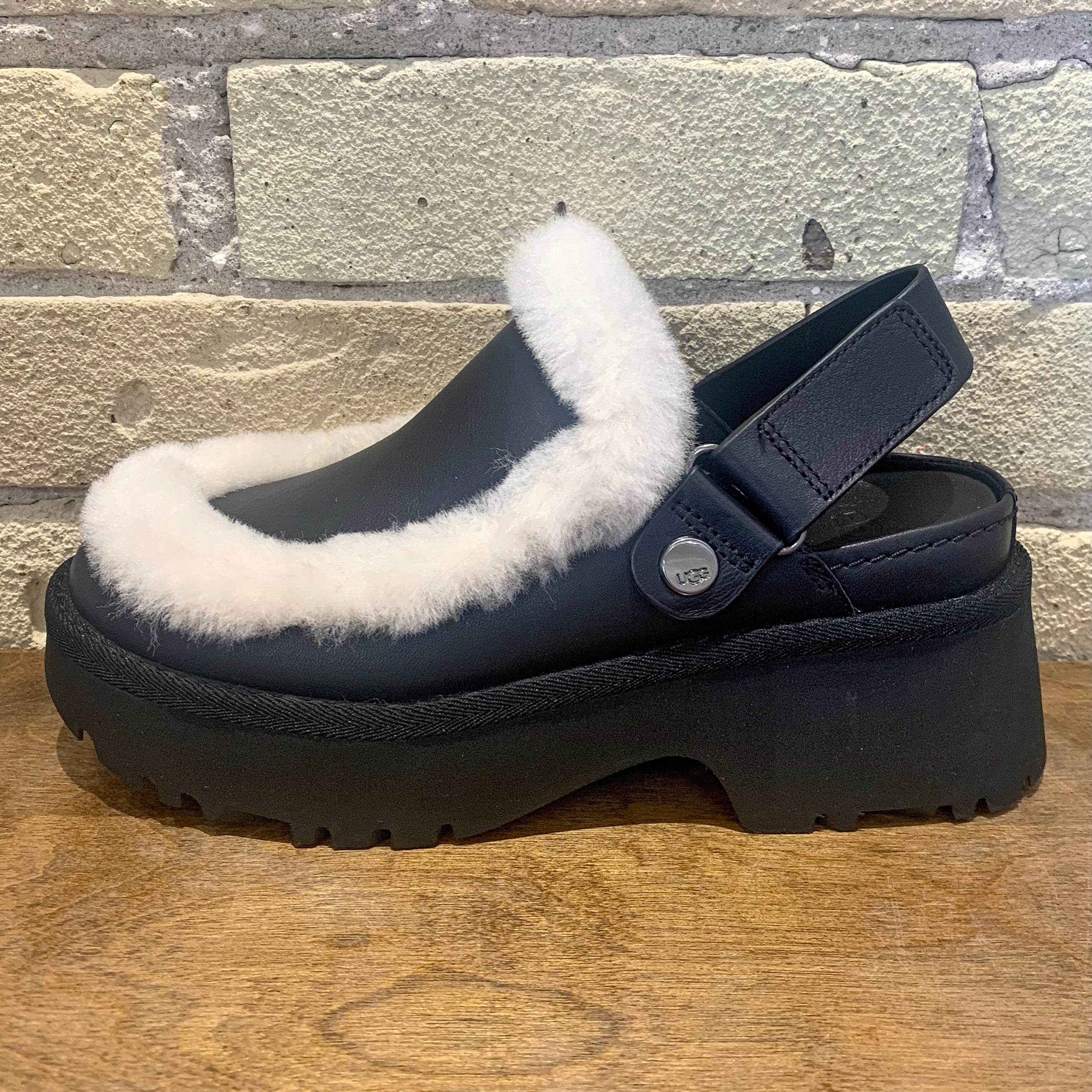 UGG Esmee Clog Black – (shōō)