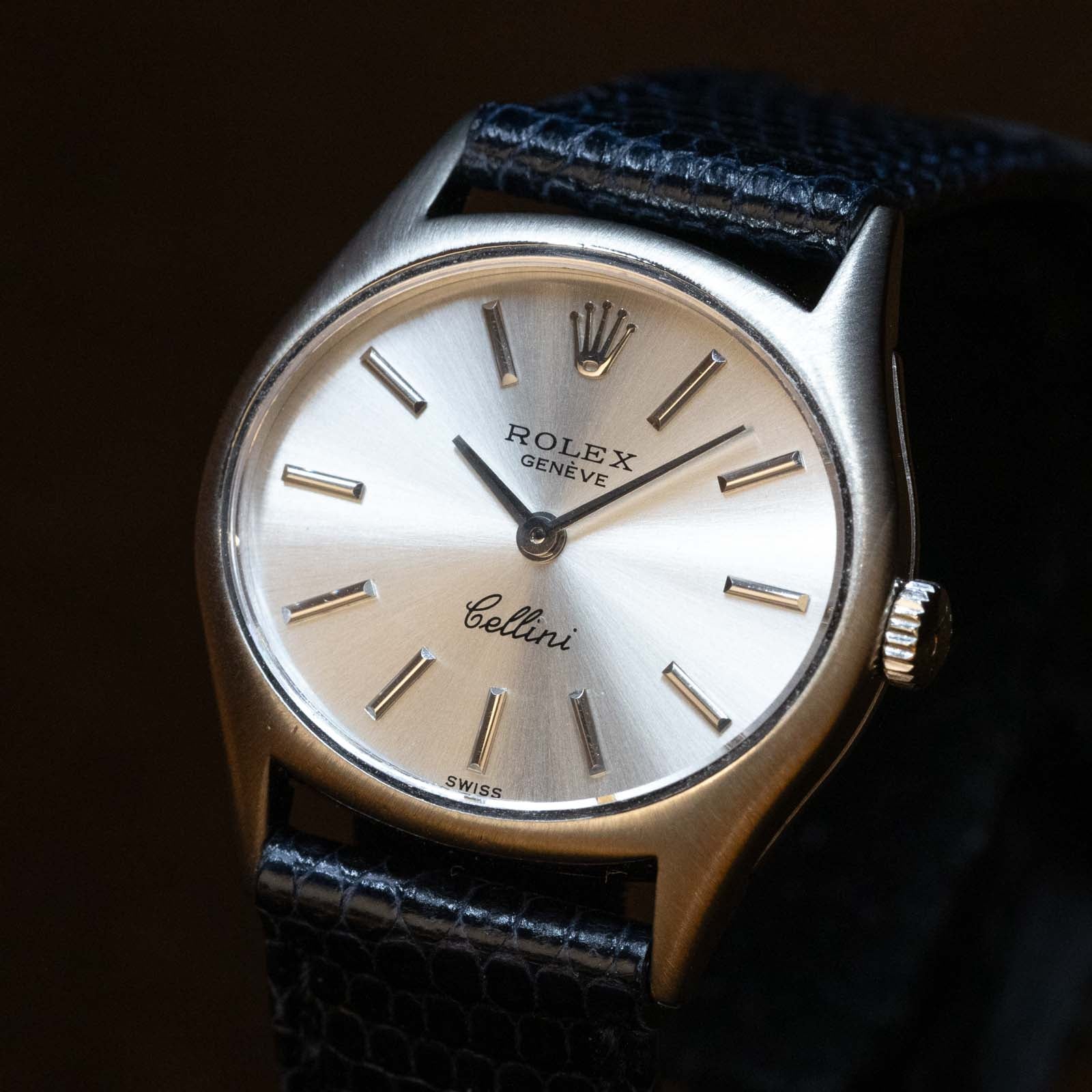 ROLEX ロレックス】放射状にヘアライン仕上げされたケースが上品