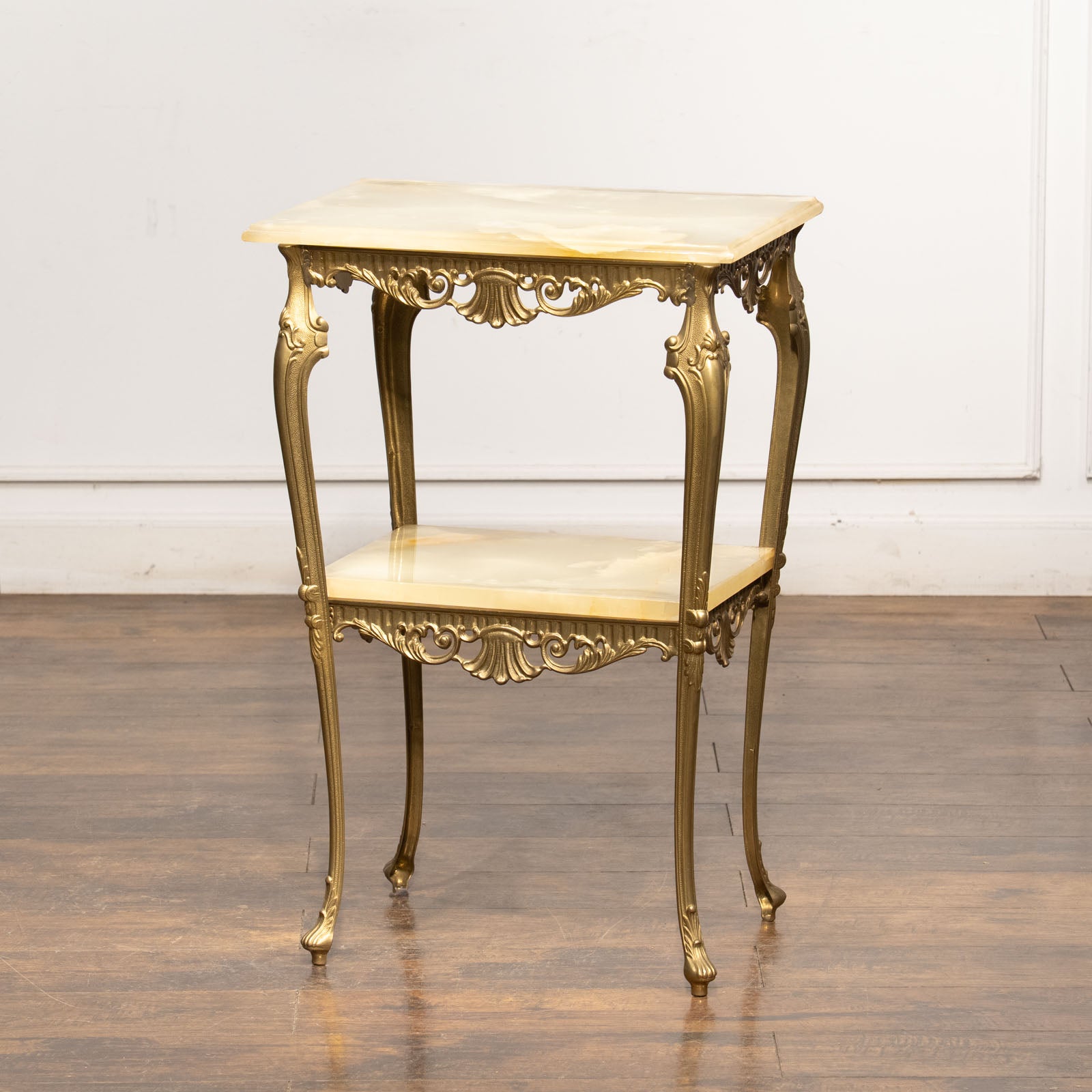 真鍮フレームと大理石天板で高級感漂うシルエット マーブルトップ