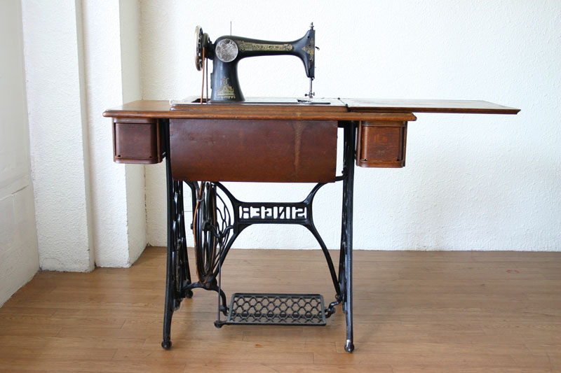 シンガーSinger ミシン｜アンティーク家具・照明の専門店｜デニム