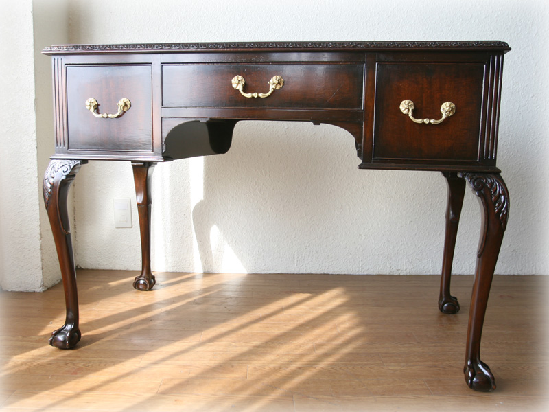 チッペンデールライティングデスク｜アンティーク家具・照明の専門店