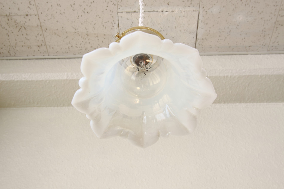 オパールセントガラス フリルペンダントランプ｜アンティーク家具