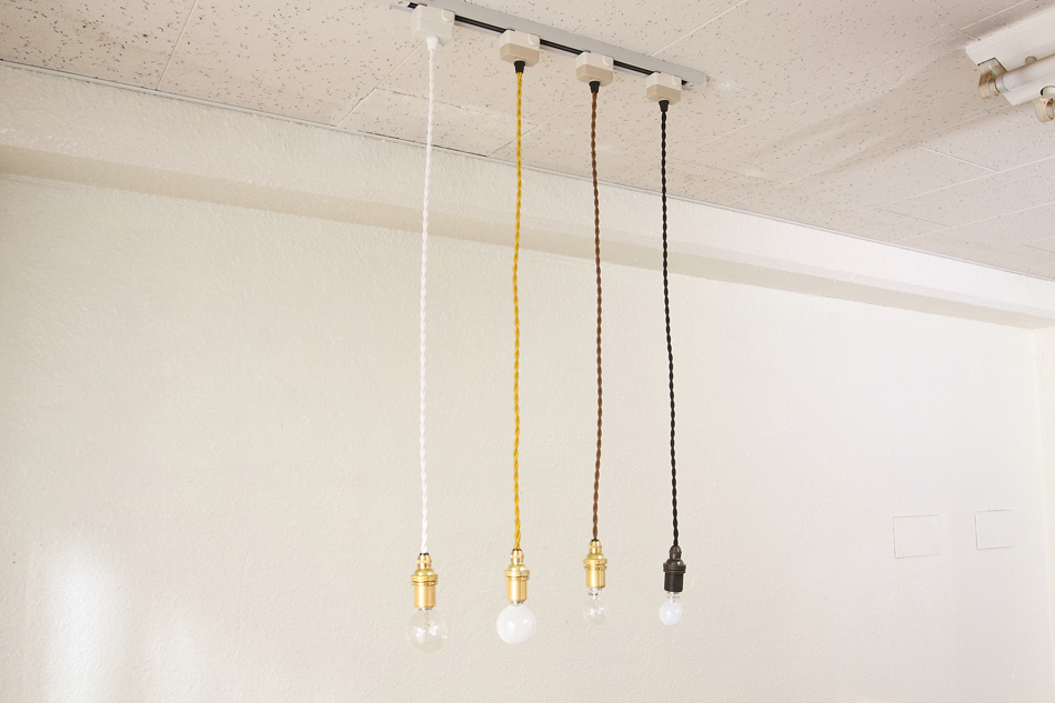 ペンダントライトホワイト系フラワーペンダントレトロ天井照明リペア済み