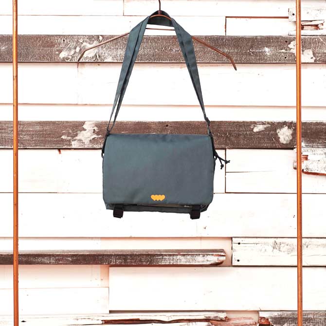 あっかんべポーチ – KENSHI YONEZU ONLINE STORE