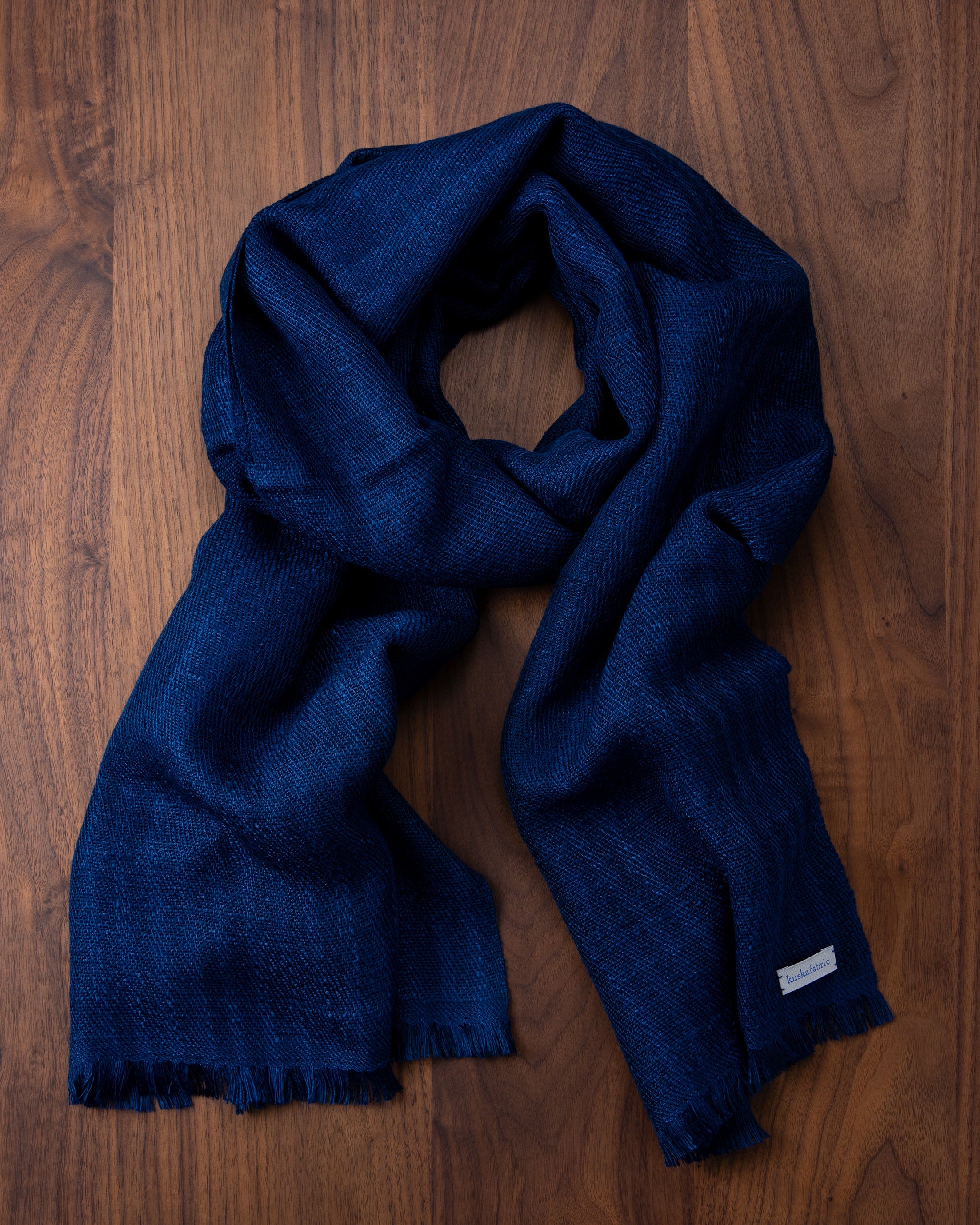 手紡ぎ真綿シルクマフラー ネイビー