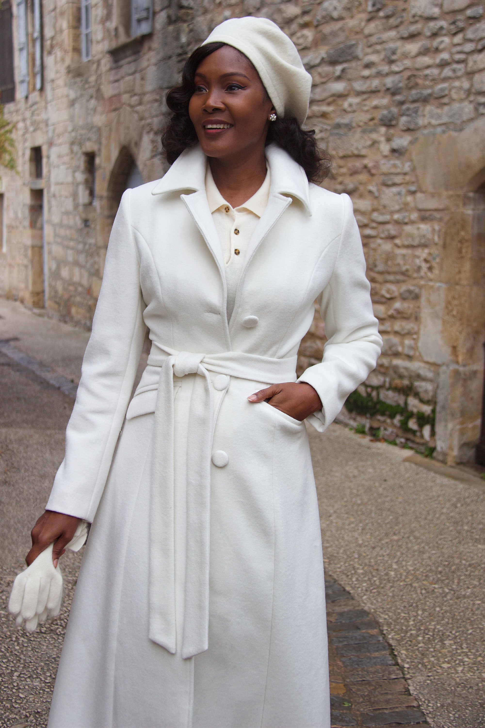 Angelique-Noire-white-Wool-