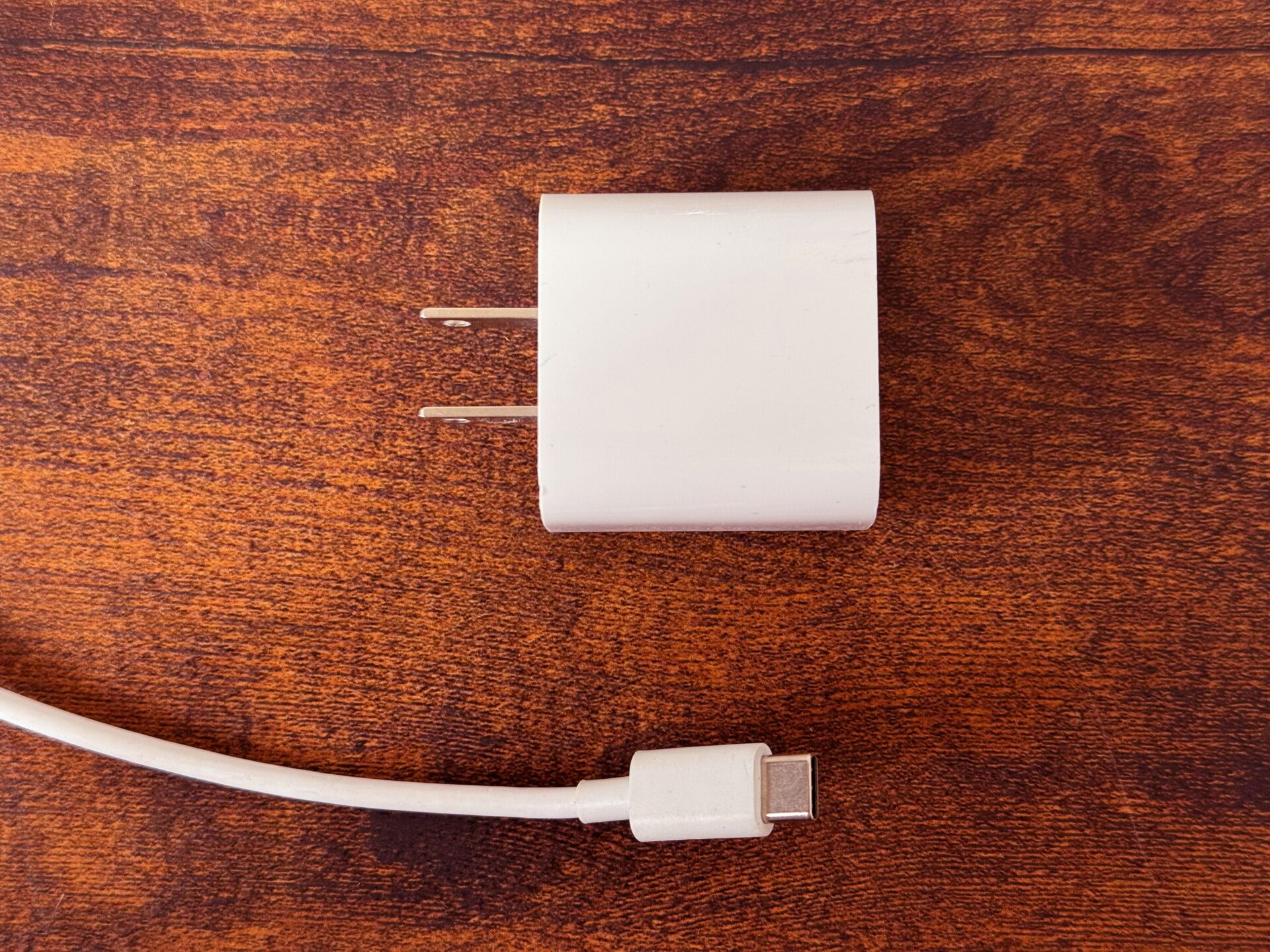 iPhone 16に充電器はついてない？別売りなのか解説。 | 通信クリエーション