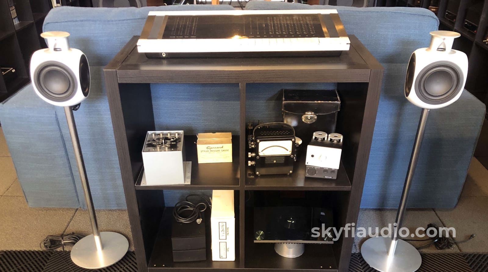 B&O (Bang & Olufsen) BeoLab 3 Powered Speakers - With Stands