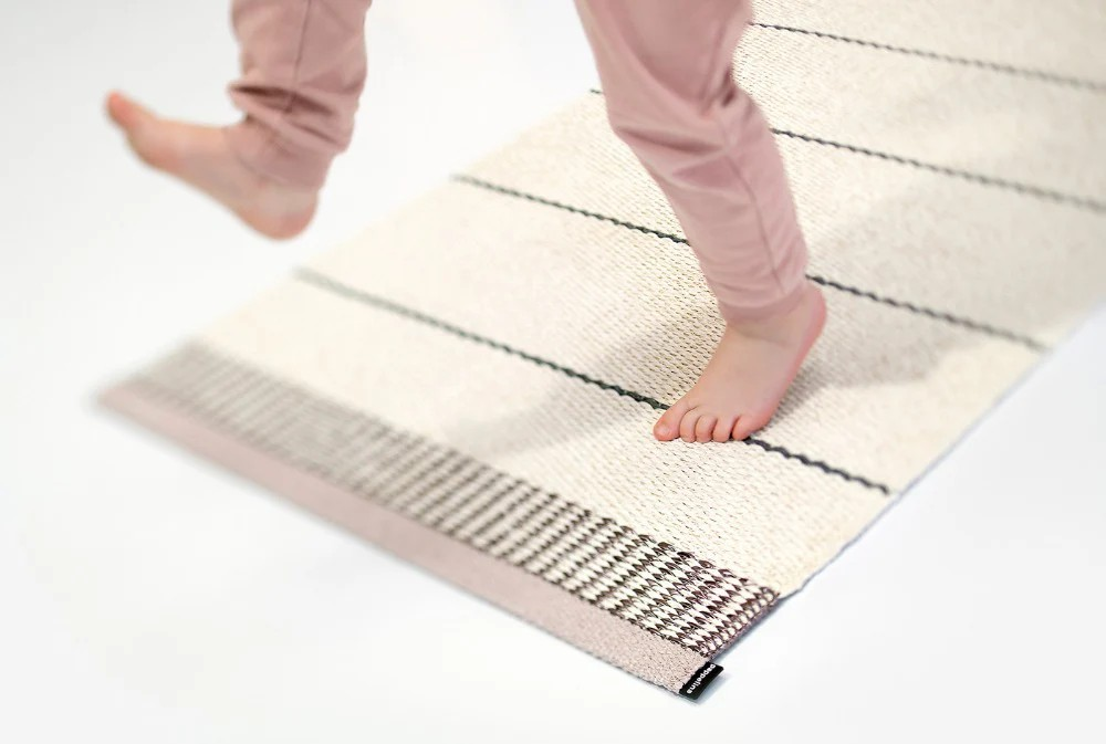 今だけ現行価格 / お手入れ簡単、長く使えるラグ Pappelina〈パペリナ