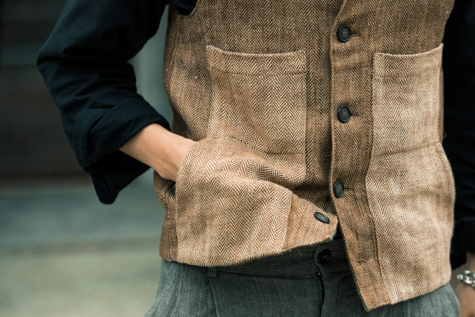 ワンランク上の身だしなみ。-FRANK LEDER VESTのご提案- ｜ SLOW&STEADY