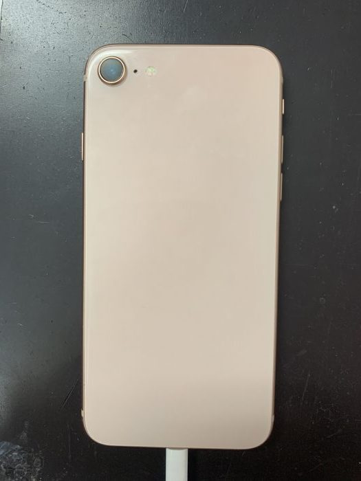 iPhone8の背面ガラスが割れた！データが消えない即日修理はスマップル