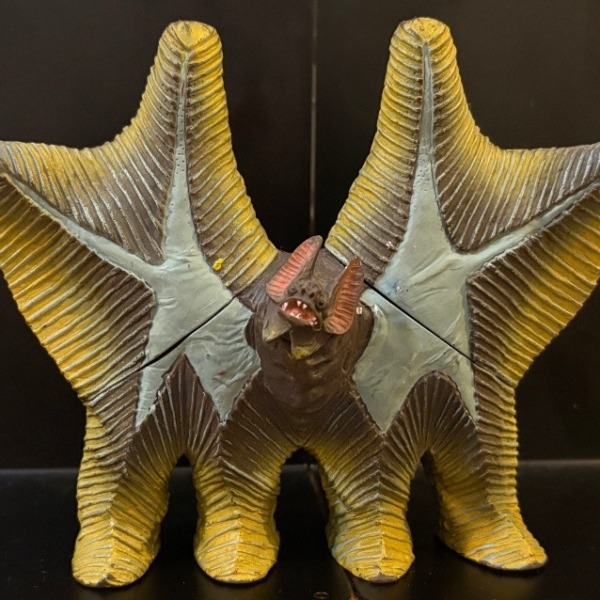 カネゴン」ジャンボ指人形 | ソフビマニア - 日本最大のソフビ検索