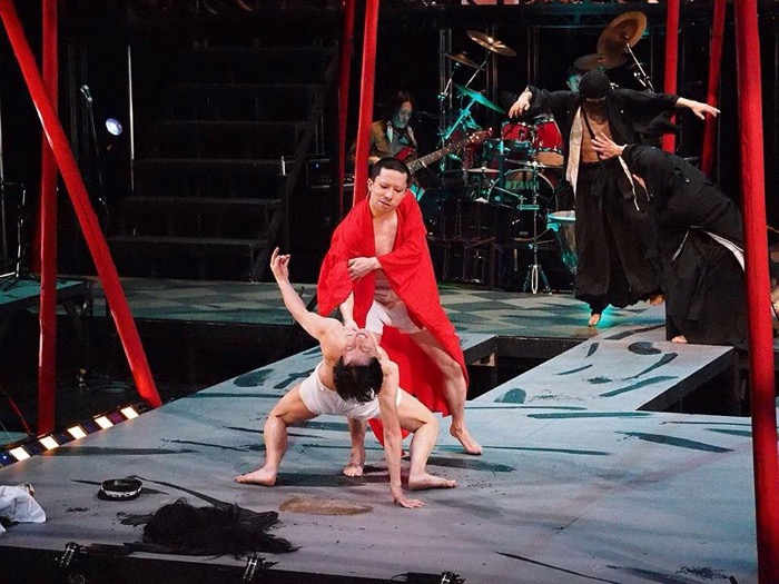 寺山演劇の絶対美がよみがえった37年ぶりのオリジナル上演 ── 演劇