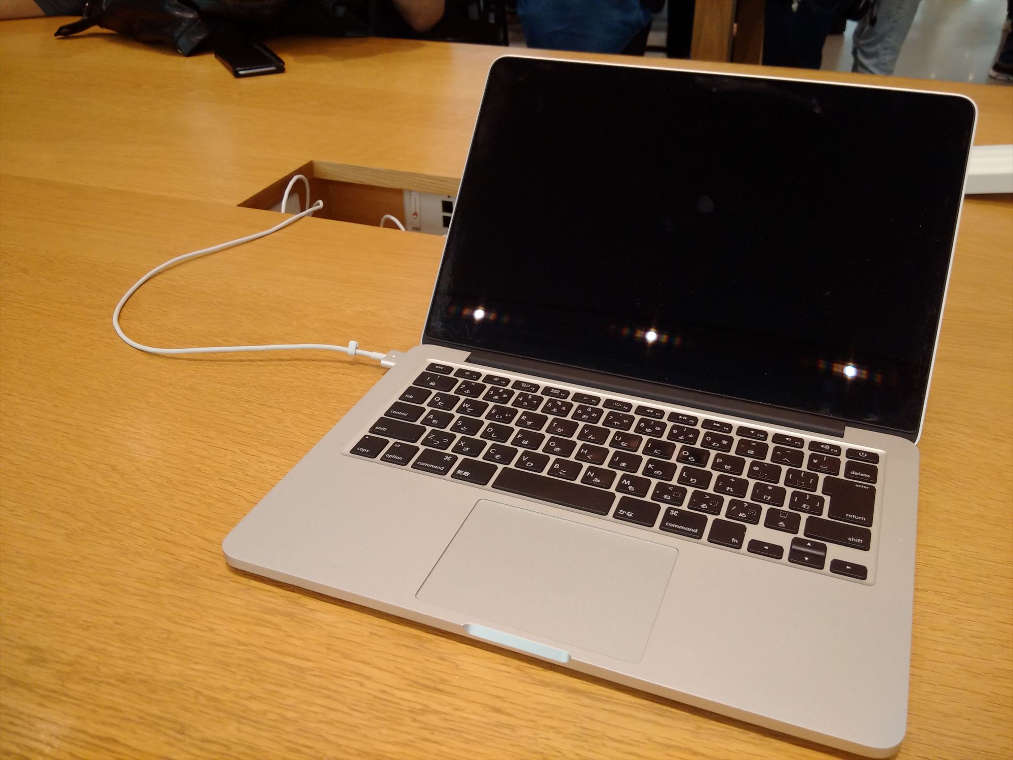 MacBook Retina画面コーティング剥がれ交換修理レポ！ AppleCare期間外