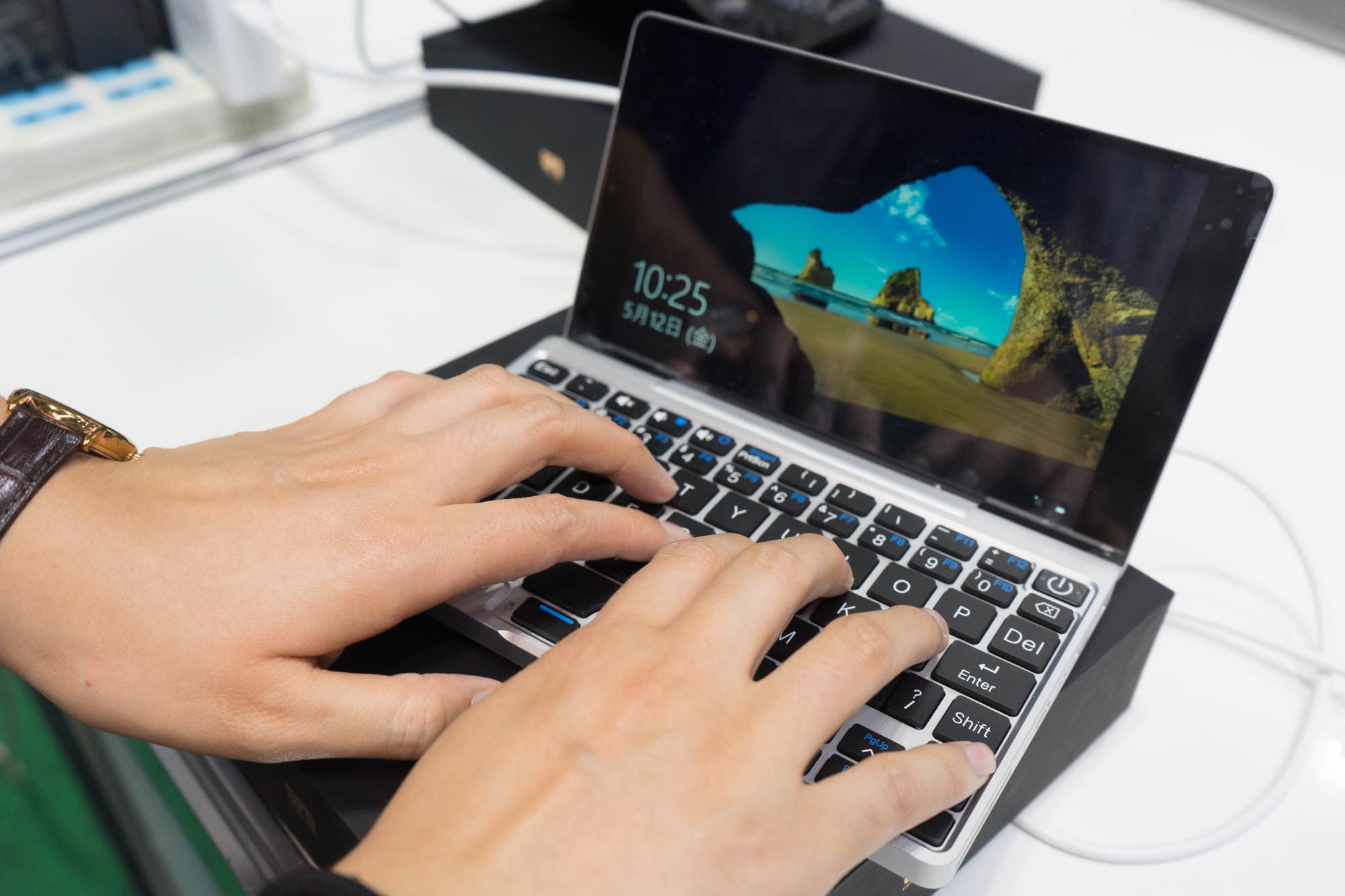 GPD Pocket実機レビュー】キーボードの使用感など。技適や初期ロット